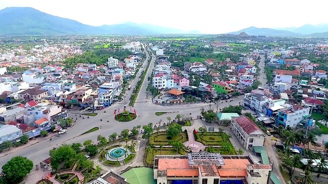 Thuộc tỉnh Khánh Hòa, Ninh Hòa hiện là  thị xã có diện tích lớn nhất Việt Nam, với 1.107,95 km2, theo Niên giám Thống kê Khánh Hòa 2019. Thị xã Ninh Hòa cách TP Nha Trang khoảng hơn 30 km về phía bắc.