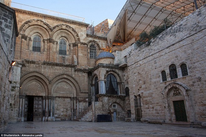 Nhà thờ Mộ Thánh ở Jerusalem, Israel là một trong những địa điểm được cho là nơi chôn cất  Chúa Jesus.