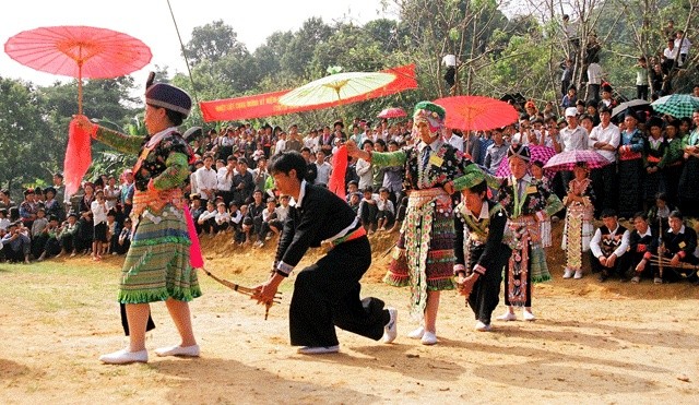  Chợ Khau Vai còn gọi là chợ Phong Lưu, Khâu Vai có từ gần 100 năm nay. Chợ này họp mỗi năm một lần tại xã Khau Vai, huyện Mèo Vạc, tỉnh Hà Giang.