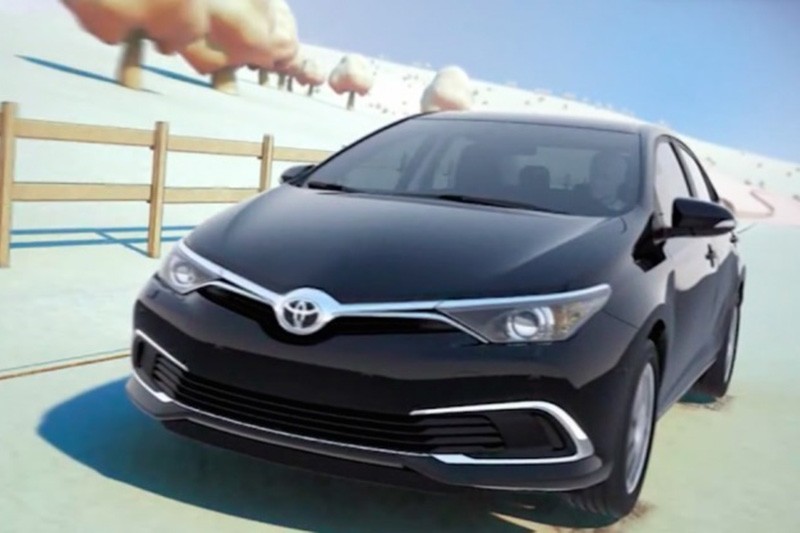 Một hình từ video minh họa cho hệ thống an toàn chủ động mới do Toyota châu Âu thực hiện ( Toyota Safrty Sense) đã vô tình “tố cáo” những thay đổi trên chiếc Corolla phiên bản nâng cấp cho năm 2016.