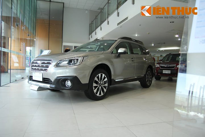  Subaru Outback 2015 hoàn toàn mới được áp dụng mô-tip thiết kế, cả bên ngoài và bên trong, của dòng sedan hạng D Subaru Legacy thế hệ mới (tại Nhật Bản, xe được gắn tên Legacy Outback).