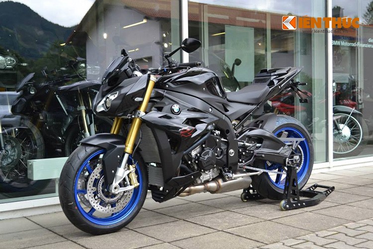 Phiên bản nakedbike  BMW S1000R bản độ độc đáo từ đại lý BMW chính hãng tại TP HCM được phát triển từ dòng superbike S1000RR.