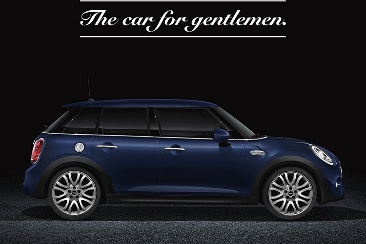  Mini Cooper S Jermyn được bao phủ bởi màu sơn xanh đặc biệt có tên gọi đầy kiêu hãnh: “Lapis Luxury Blue”, nó được miêu tả như “màu xanh của vua chúa”.