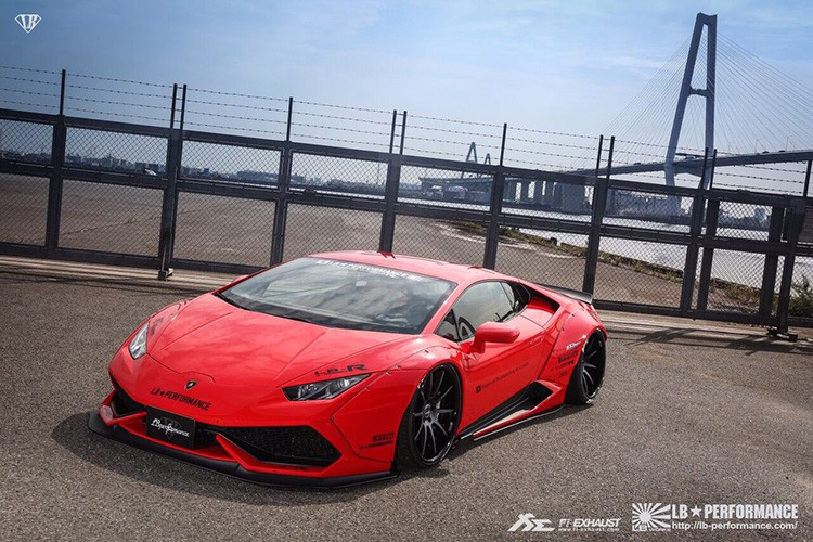 Chỉ một ánh nhìn thôi, chiếc Liberty Walk  Lamborghini Huracan đầu tiên trên thế giới này cũng đủ sức “đốn tim” không biết bao nhiêu người đam mê siêu xe.