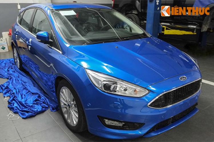 Phiên bản nâng cấp  Ford Focus 2016 vừa xuất hiện tại Việt Nam có ngoại hình bắt mắt trẻ trung theo phong cách của Fiesta và hao hao đường nét của hãng xe thể thao Anh, Aston Martin.