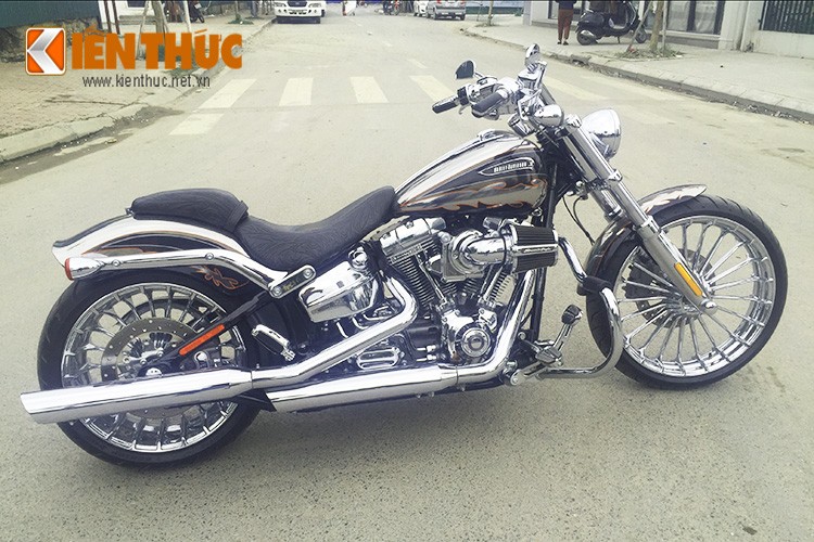 Những chiếc CVO (Custom Vehicle Operation) của hãng môtô đình đám Harley-Davidson đến từ nước Mỹ luôn mang tới khách hàng những chiếc xe không giống nhau, nhờ được chế tác thủ công với phong cách độc đáo.