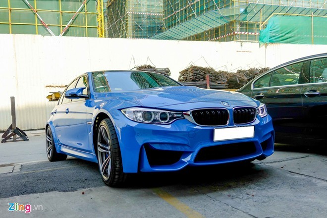 Mẫu  sedan BMW M3 được mệnh danh là xe đua đường phố bởi khối động cơ hiệu suất cao được chế tạo bởi bộ phận M Performance của BMW. Chiếc xe này được nhập về Việt Nam hồi đầu 2015.