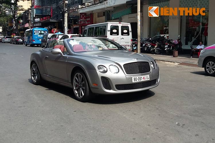 Phiên bản Continental Supersports coupe dành cho thị trường toàn cầu được giới thiệu vào năm 2009. Khoảng một năm sau, thương hiệu xe sang Anh Quốc tung ra phiên bản mui mềm Continental Supersports Convertible, chính là  siêu xe mui trần Bently tại Việt Nam.