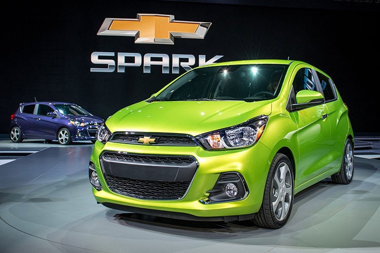  Chevrolet Spark Duo là mẫu xe gia đình cỡ nhỏ nhưng được đăng ký loại xe thuộc loại xe "tải mini van" kín thùng. Lợi thế của loại xe này là tiêu thụ ít nhiên liệu, vận hành dễ, đặc biệt mức trước giá rẻ, thuế trước bạ cũng chỉ 2% và phí đăng ký biển chỉ 500 nghìn đồng.