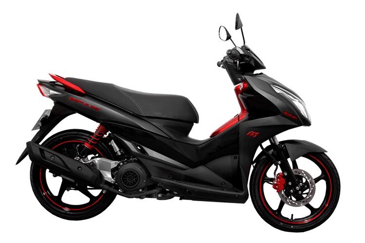 Phiên bản Suzuki Impulse 125Fi Matte Black mới sở hữu màu Đen mờ làm chủ đạo, đan xen một số chi tiết tạo điểm nhấn nổi bật như cụm má phanh trước hay cặp đôi phuộc nhún sau mạnh mẽ được nhấn tông đỏ cá tính.