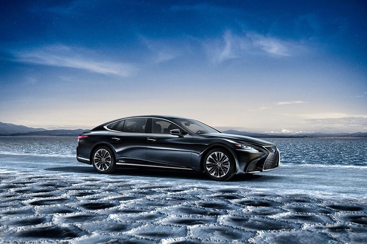 Chiếc sedan cỡ lớn hạng sang  Lexus LS 500h 2018 hoàn toàn mới là phiên bản trang bị hệ động lực hybrid thuộc dòng sedan Lexus LS thế hệ mới, mẫu xe này cũng là người kế nhiệm cho mẫu LS 600h thế hệ trước đây.