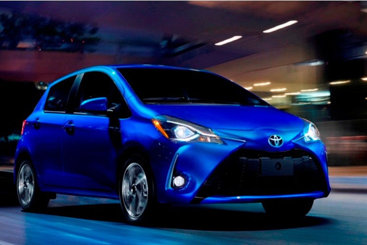 Cùng với "người anh em" Sienna, phiên bản Toyota Yaris 2018 mới cũng sẽ được giới thiệu tại triển lãm New York Auto Show 2017 tơi đây. Mẫu xe cỡ nhỏ mới của hãng xe Toyota Nhật Bản tuy không nâng cấp về động cơ nhưng lại sở hữu một ngoại hình và các trang bị mới.