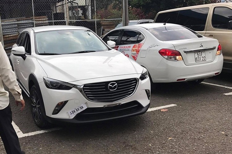 Mẫu xe crossover cỡ nhỏ  Mazda CX-3 2017 lần đầu xuất hiện tại Việt Nam tại triển lãm Vietnam Motor Show 2016. Mặc dù xuất hiện trên thị trường thế giới trước đó 2 năm nhưng mẫu xe này vẫn hoàn toàn vắng bóng ở Việt Nam do nhà phân phối chính VinaMazda (Trường Hải) chưa có kế hoạch bán ra mẫu xe này.