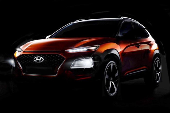 Trong khoảng 2 tháng trở lại đây, hãng xe Hyundai bắt đầu tung ra những thông tin và hình ảnh hé lộ kiểu teaser, thậm chí cung cấp cho vài trang tin hình ảnh kiểu như là do paparazzi chụp cho thấy hoàn toàn bên ngoài về mẫu  xe Hyundai Kona 2018 hoàn toàn mới