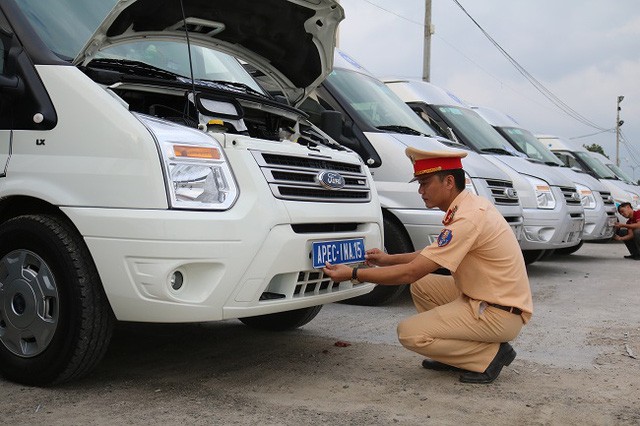 Theo thông tin từ Cục Cảnh sát giao thông (CSGT) cho biết: để bảo đảm an toàn tuyệt đối cho công tác đưa đón đại biểu tham dự Tuần lễ cấp cao APEC 2017 tại Đà Nẵng, với phương châm "An toàn cho phương tiện là an toàn cho APEC", Cục phối hợp với các đơn vị liên quan kiểm định an toàn kỹ thuật, cấp lắp biển số hơn 1000 xe  ôtô phục vụ APEC 2017.