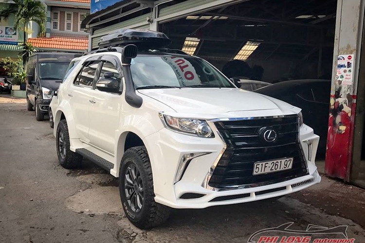 Mẫu  xe ôtô Toyota Fortuner thế hệ mới đang là dòng xe được ưa chuộng không chỉ Việt Nam mà cả thế giới. Chính vì vậy, nhiều người chơi cũng như các nhà sản xuất phụ kiện đã luôn tạo ra những bộ bodykit dành cho Fortuner được thiết kế giúp chiếc xe có ngoại hình ấn tượng hơn