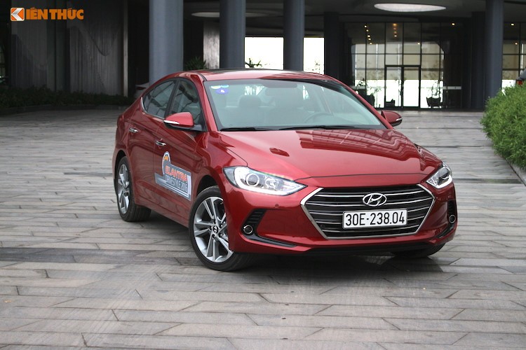 Theo bảng giá mới dành cho mẫu  xe sedan Hyundai Elantra áp dụng từ tháng 12/2017 thì giảm cao nhất lên tới 80 triệu đồng cho 2 phiên bản 1.6AT và 2.0AT. Như vậy, mức giá hiện tại của mẫu xe này hiện chỉ còn 609 triệu đồng với bản 1.6AT và 659 triệu đồng với bản 2.0AT. Phiên bản số sàn 1.6MT giảm 66 triệu đồng xuống còn 549 triệu đồng. 