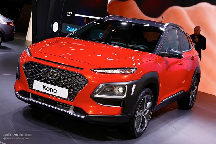 Mẫu  xe ôtô Hyundai Kona 2018 đang nhận được nhiều sự quan tâm của khách hàng trên toàn thế giới. Với việc chính thức được ra mắt tại triển lãm Los Angeles Auto Show 2017 đang diễn ra tại Mỹ vào cuối tuần vừa qua, Kona mới hứa hẹn sẽ tạo ra sự cạnh tranh mạnh mẽ với các đối thủ.