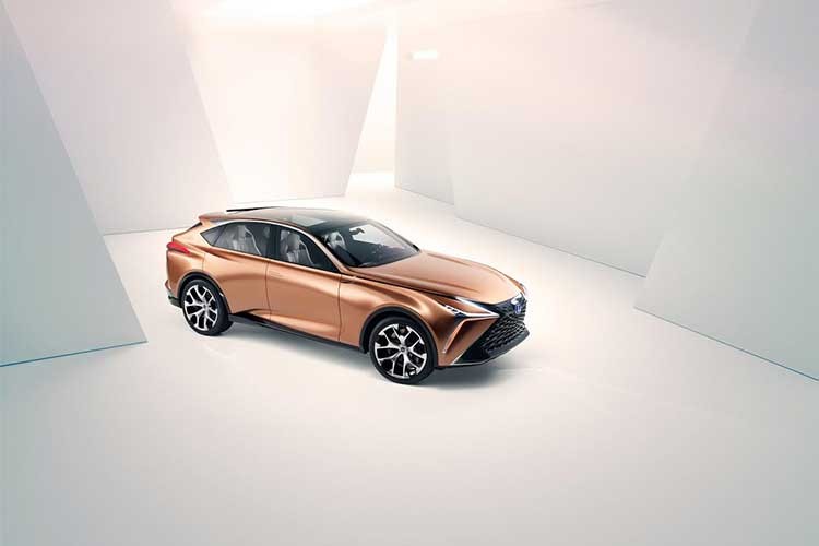 Lấy cảm hứng từ nghệ thuật chế tác kiếm Nhật Katana, mẫu concept  Lexus LF-1 Limitless mới được kì vọng sẽ mở ra một tương lai cho dòng xe crossover sang trọng hàng đầu của Lexus tại Triển lãm ôtô Quốc tế Bắc Mỹ 2018. Cách đây hai mươi năm cũng tại Detroit, Lexus đã ghi dấu ấn trong phân khúc crossover hạng sang bằng Lexus RX 300.