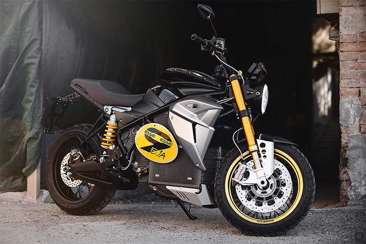 Energica, nhà sản xuất môtô điện từ Ý, vừa trình làng mẫu  môtô điện Eva EsseEsse9 tại Mỹ. Đây là mẫu xe môtô điện đầu tiên của hãng theo phong cách retro hoài cổ vẫn đang chiếm lĩnh thị trường hiện nay.