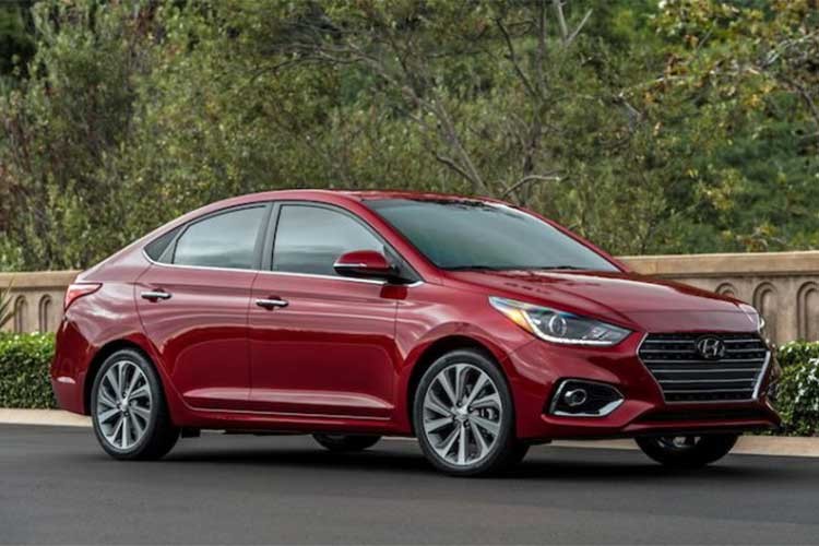 Trong vòng 6 tháng kể từ khi ra mắt phiên bản mới vào tháng 8/2017, mẫu  xe Hyundai Accent 2018 đã gặt hái được thành công vang dội về doanh số tại thị trường Ấn Độ với hơn 25.800 xe được chuyển đến tay người tiêu dùng. Riêng tháng 1/2018, Accent đã xuất sắc đạt doanh số 4.601 xe, vượt mặt đối thủ “sừng sỏ” Honda City với doanh số 3.968 chiếc.