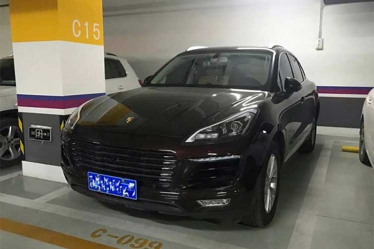 Một cô gái tại Trung Quốc vừa chia tay người yêu chỉ vì đi siêu  xe Porsche Cayenne nhái. Trang ET Today cho biết, cặp đôi đã có khoảng thời mặn nồng chỉ sau hai tuần quen biết. Sau khi đăng ảnh chụp chiếc xe của bạn trai, người bạn của cô gái đã nhận ra đây chính là chiếc Zotye.