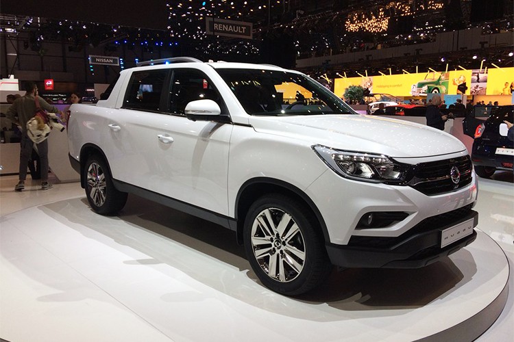 Dựa trên cơ sở khung gầm của người anh em Rexton, mẫu  xe bán tải Ssangyong Musso mới vừa ra mắt tại triển lãm Geneva Motor Show 2018 có thiết kế tương tự nhưng chỉ khác là có thêm phần thùng xe chở hàng phía sau, và bỏ đi 1 hàng ghế. Nhà sản xuất Hàn Quốc tự tin cho rằng mẫu bán tải của họ có phần khung cứng hơn tất cả đối thủ cạnh tranh