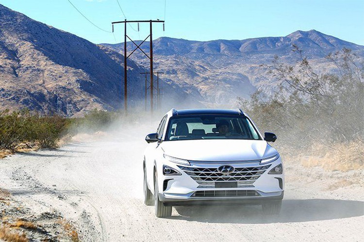  Hyundai Nexo 2019 mới được xem là một phần trong kế hoạch giới thiệu 18 mẫu xe hơi thân thiện với môi trường vào năm 2025 của thương hiệu xe hơi hàng đầu Hàn Quốc. Mẫu xe ôtô điện mới này sử dụng hệ thống vận hành hoàn toàn bằng điện, dày đặc các công nghệ hỗ trợ lái xe.