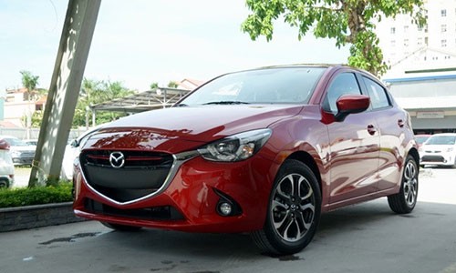 Theo bảng giá mới nhất được thương hiệu xe ôtô Mazda Việt Nam vừa cập nhật, giá bán của mẫu  xe giá rẻ Mazda 2 được điều chỉnh tăng 30 triệu đồng cho cả 2 biến thể. Cụ thể, biến thể Mazda2 sedan tăng giá từ 499 lên 529 triệu đồng, trong khi biến thể Mazda2 Hatchback cũng tăng từ 539 lên 569 triệu đồng.