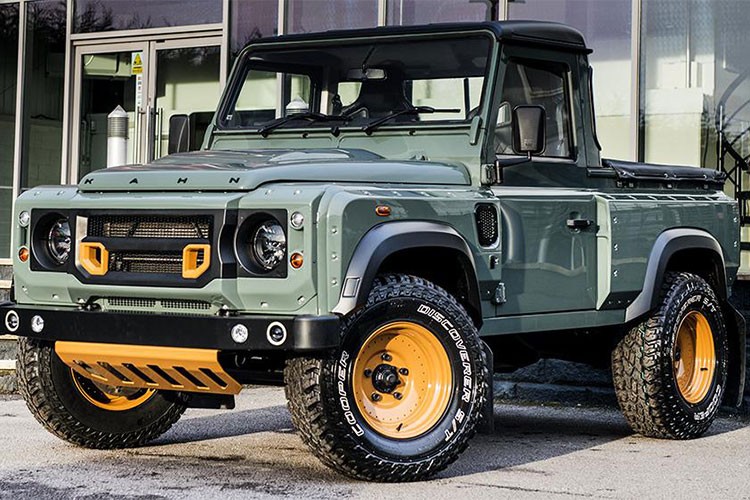 Mẫu  xe bán tải Land Rover Defender phiên bản mới do Kahn Design thiết kế sẽ cạnh tranh trực tiếp với "đối thủ" Mercedes X-Class mới của Đức.