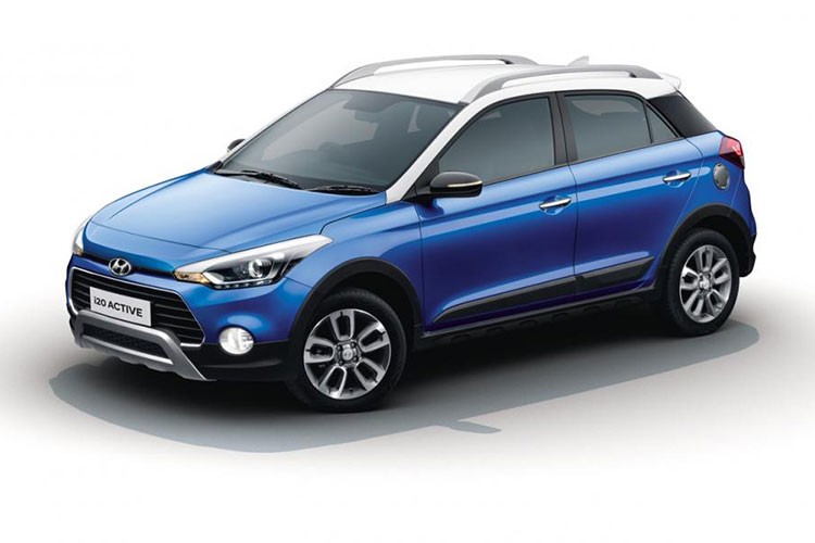 Tương tự xe ở châu Âu,  Hyundai i20 Active 2018 ở Ấn Độ cũng được nâng cấp nhẹ về thiết kế nội - ngoại thất. Cụ thể, phiên bản crossover của dòng Hyundai i20 2018 được bổ sung màu sơn ngoại thất xanh dương phối trắng mới. Trong đó, màu trắng được sơn cho cột A và nóc. 