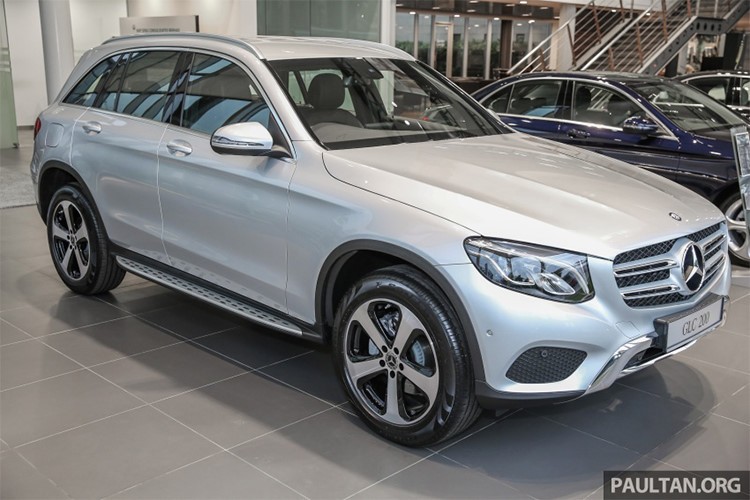 Sau thành công của hai phiên bản SUV Mercedes-Benz GLC 250 &amp; GLC 300 4Matic Mercedes-Benz Việt Nam tiếp tục ra mắt phiên bản  Mercedes-Benz GLC 200 mới với mức giá rẻ hơn, nhằm giúp cho người tiêu dùng Việt Nam dễ dàng tiếp cận được dòng xe SUV sang trọng đang bán chạy nhất trên thị trường của thương hiệu ôtô Đức.