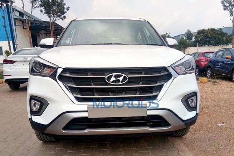 Hãng xe ôtô Hyundai hiện đã lên kế hoạch giới thiệu phiên bản nâng cấp của dòng crossover 5 chỗ Creta tại thị trường Ấn Độ trong vài tuần tới. Mặc dù chưa ra mắt, nhưng  Hyundai Creta 2018 dành cho thị trường Ấn Độ đã lộ diện thông qua những hình ảnh chụp tại sân một đại lý.