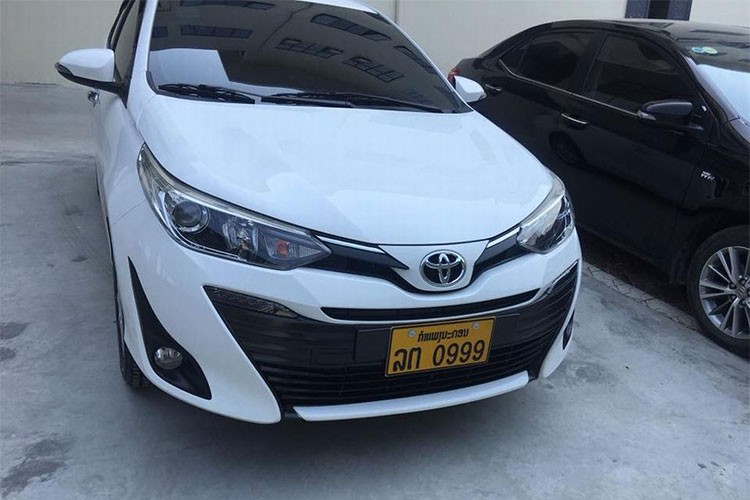 Chiếc  xe Toyota Vios 2018 xuất hiện ở Quảng Ninh được nhiều người phát hiện ra chính phiên bản mới nhất hiện nay. Cụ thể sau đuôi xe có logo “Vios” hẳn hoi chứ không phải bản Yaris Ativ ở Thái lan. Tuy nhiên chiếc xe này mang biển kiểm soát của Lào, nên nhiều khả năng nó là chiếc xe qua Việt Nam theo dạng du lịch liên vận.