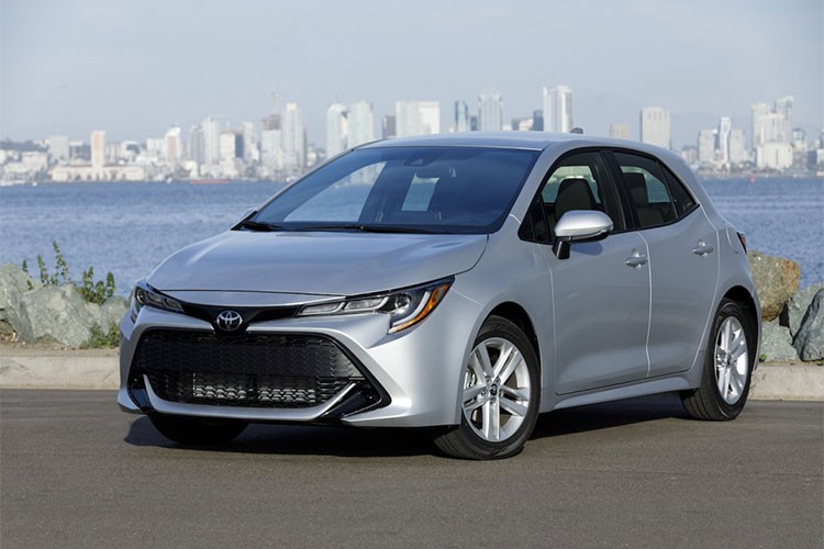 Mẫu xe  Toyota Corolla Hatchback 2019 đã chính thức được giới thiệu tới khách hàng Mỹ trong triển lãm ôtô New York 2018 diễn ra vào tháng 4/2018 vừa qua. Sau hơn 1 tháng ra mắt, hãng Toyota đã nhanh chóng tung ra giá bán của Corolla Hatchback 2019 tại thị trường Mỹ.