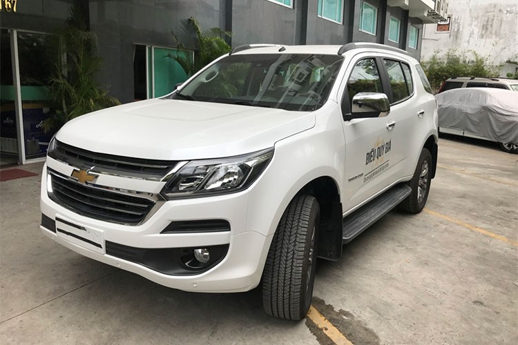 Trong tháng 5/2018, Isuzu MU-X có doanh số khá tốt với 47 chiếc so với 29 chiếc của tháng 4, tuy nhiên không thể giữ được ngôi vương doanh số trong phân khúc từ tháng 4 khi  Chevrolet Trailblazer 2018 có đến 164 chiếc được bán ra thị trường, không quá cao so với Fortuner vào năm ngoái nhưng cũng đủ để độc chiếm vị trí đầu bảng trong phân khúc.