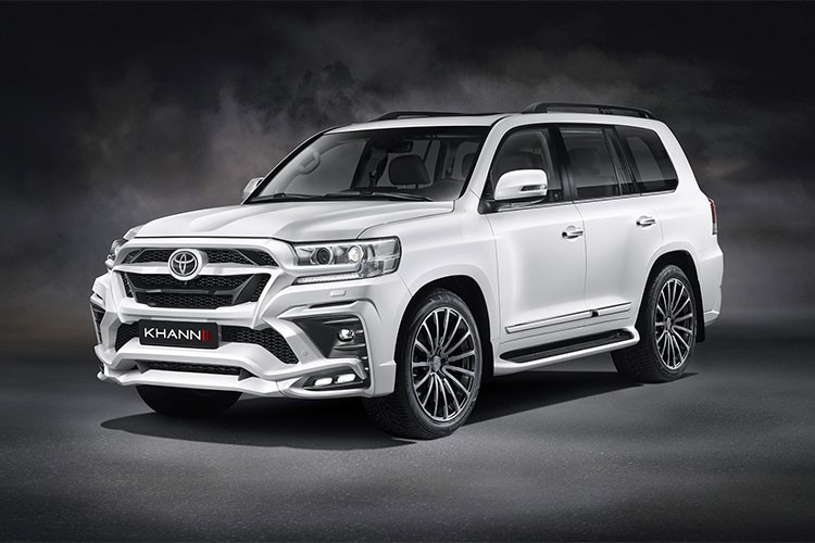 Nếu bạn cảm thấy mẫu SUV  Toyota Land Cruiser 2018 nguyên bản của mình chưa đủ hầm hố, hãy tìm đến hãng độ xe KHANN Design. Mới đây, hãng độ này đã tung ra một gói độ mang phong cách "siêu hầm hố" dành cho Toyota Land Cruiser phiên bản nâng cấp mang tên HRS Sport.