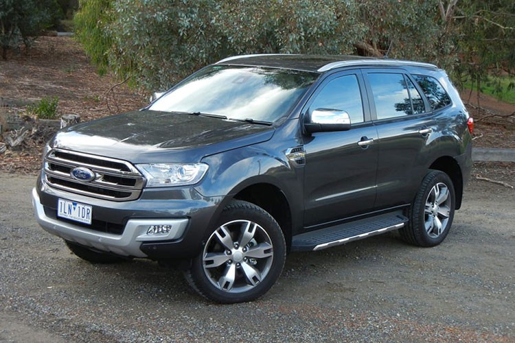 Thông tin về mẫu  xe Ford Everest 2018 phiên bản nâng cấp mới đã được hé lộ từ một sự kiện nội bộ dành cho các đại lý chính hãng. Mặc dù không phải thế hệ hoàn toàn mới, Ford Everest phiên bản 2018 bán tại Việt Nam năm nay sẽ có thay đổi đáng kể, nhất là về động cơ và hộp số.