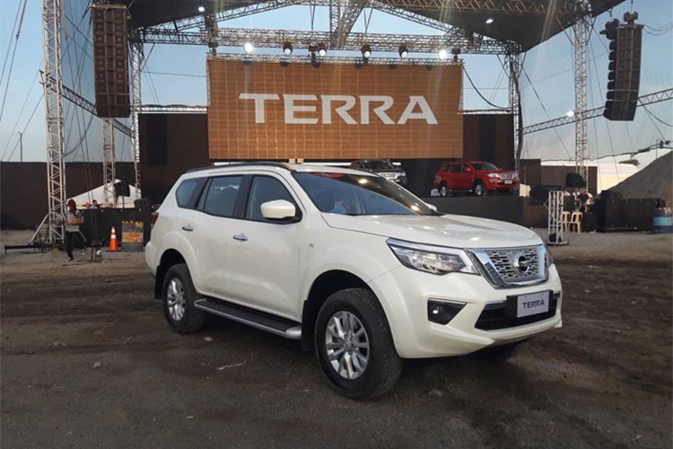 Cụ thể, mẫu  xe Nissan Terra 2018 mới sẽ bắt đầu được bán ra ở thị trường Philippines vào tháng 8 năm nay. Sau đó, xe sẽ tiếp tục được giới thiệu ở những thị trường Đông Nam Á khác như Thái Lan, Brunei, Campuchia, Lào, Myanmar và Việt Nam. Tương tự Navara, Nissan Terra 2018 sẽ được lắp ráp tại Thái Lan. 