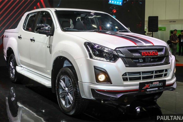 Thương hiệu Isuzu Malaysia vừa ra mắt một mẫu xe bán tải  Isuzu D-Max X-Series mới, một phiên bản giới hạn bổ sung thêm dáng vẻ thể thao và nhiều phụ tùng hơn cho mẫu xe bán tải cũ kỹ, và mang trở lại một cá tên đã từng sử udjng trên một phiên bản giới hạn khác từ năm 2013.