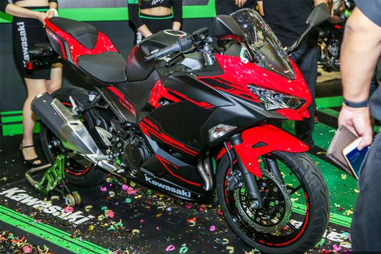 Kawasaki tại Malaysia vừa chính thức ra mắt mẫu  xe môtô Kawasaki Ninja 250 2018, phiên bản này sẽ thay thế cho Kawasaki Ninja 250 SL được bán ra thị trường này trước đó. Dù không có thay đổi về thiết kế so với đời xe trước nhưng tại Malaysia, xe được xem là phiên bản nâng cấp toàn diện so với mẫu Ninja 250 SL.