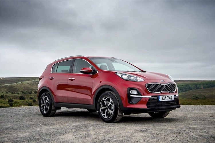 Mẫu xe crossover  Kia Sportage phiên bản 2019 đã được làm mới hoàn toàn sơ với trước đây. Trên phiên bản Kia Sportage 2019 mới nhận được những thay đổi đáng kể về cả nội ngoại thất và hệ dẫn động.