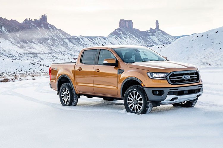 Mẫu xe  bán tải Ford Ranger 2019 vừa niêm yết tại thị trường Mỹ có giá cao hơn đáng kể so với những đối thủ cùng phân khúc như Chevrolet Colorado, GMC Canyon và Nissan Frontier. Cụ thể, Ford Ranger 2019 có giá khởi điểm 24.300 USD (khoảng 566 triệu đồng).