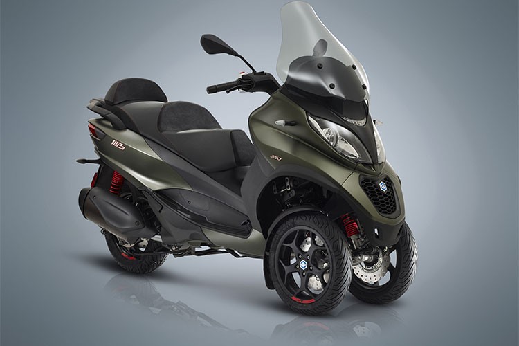 Mẫu  xe ga Piaggio MP3 đã lần đầu tiên được ra mắt vào năm 2006 và mở ra kiểu dáng xe mới scooter 3 bánh với 2 bánh trước có khả năng nghiêng được. Sau khi chiếc xe đầu tiên ra mắt, hãng Piaggio đã liên tục tích hợp công nghệ và hiệu năng như các dòng môtô cỡ lớn cho mẫu xe này.