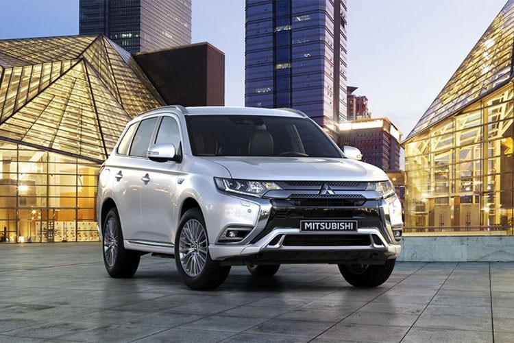 Hãng xe Nhật Bản mới đây đã công bố thông tin chi tiết về mẫu SUV mới nhất -  Mitsubishi Outlander 2019, xe được cải tiến với một số thay đổi nhỏ đặc biệt ở động cơ nhằm mang đến trải nghiệm mới mẻ cho người lái.