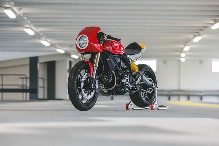 Mẫu  xe Ducati Scrambler 1100 ra đời nối tiếp sự thành công của mẫu Scrambler 803cc, nâng cấp với ngoại hình hấp dẫn và động cơ mạnh mẽ hơn, nhằm thỏa mãn nhu cầu của các tín đồ đam mê dòng xe cổ điển.