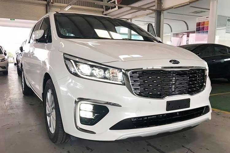 Mẫu  xe minivan Kia Sedona là mẫu xe quan trọng của Thaco tại thị trường Việt Nam khi ngày càng nhiều gia đình chọn dòng xe này cho nhu cầu di chuyển tiện lợi. Trong tháng 10 này, Thaco sẽ ra mắt phiên bản mới của dòng xe ăn khách này tại thị trường Việt Nam với mỗi số cải tiến nhỏ ở kiểu dáng cũng như nâng cấp thêm trang bị tiện nghi.