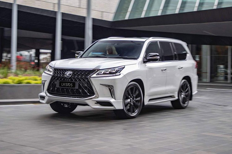 Mẫu SUV hạng sang  Lexus LX570 S 2019 đã lần đầu tiên bị rò rỉ hình ảnh vào hồi tháng 9 năm ngoái. Hơn 1 năm sau, mẫu xe được mệnh danh "chuyên cơ mặt đất" này mới chính thức ra mắt tại thị trường Úc. Là phiên bản thể thao hơn của LX Superior đã ra mắt vào năm ngoái, Lexus LX570 S 2019 sở hữu hàng loạt tính năng độc quyền.