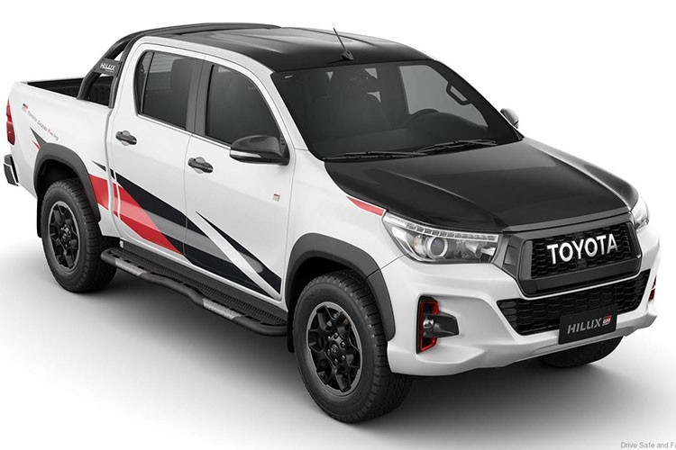  Toyota Hilux GR Sport mới là sự hợp tác giữa hãng xe ôtô Nhật Bản với Gazoo Racing, chiếc xe vừa được ra mắt tại Triển lãm ôtô São Paulo, Brazil. Đây là mẫu bán tải nâng cấp hiệu năng cao đầu tiên được phát triển, sản xuất và mở bán trong khu vực Nam Mỹ.