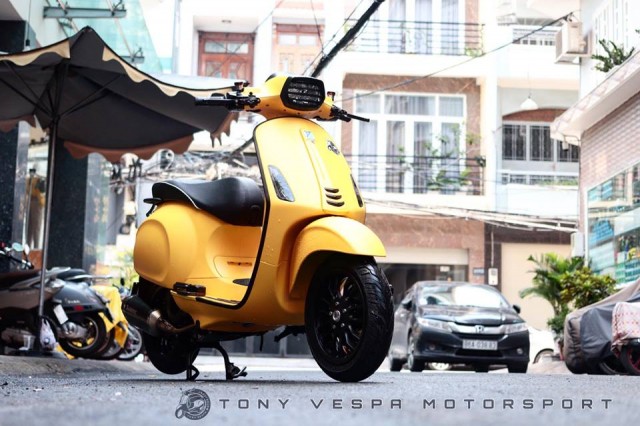 Dựa trên cơ sở chiếc xe ga Vespa Primavera ra trước,  Piaggio Vespa Sprint 125 là mẫu xe tay ga thời trang với thay đổi chính nằm ở phần đầu góc cạnh hơn và bánh lớn hơn, hướng tới nhóm đối tượng là nam giới - Sprint được sinh ra nhằm thay thế cho "đàn anh" Vespa S trước đây.